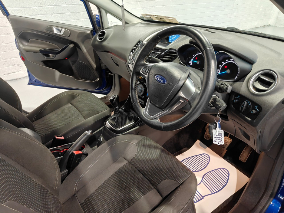 2017 Ford Fiesta - image 13