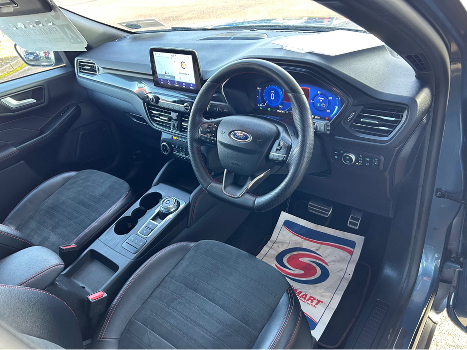 2023 Ford Kuga - image 3