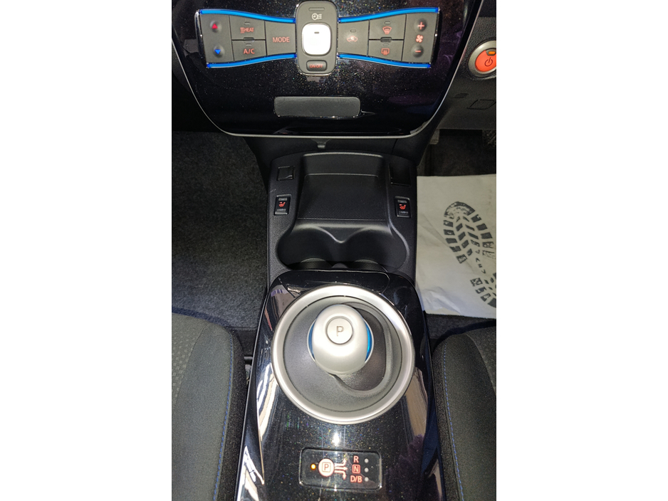 2016 Nissan Leaf - image 16