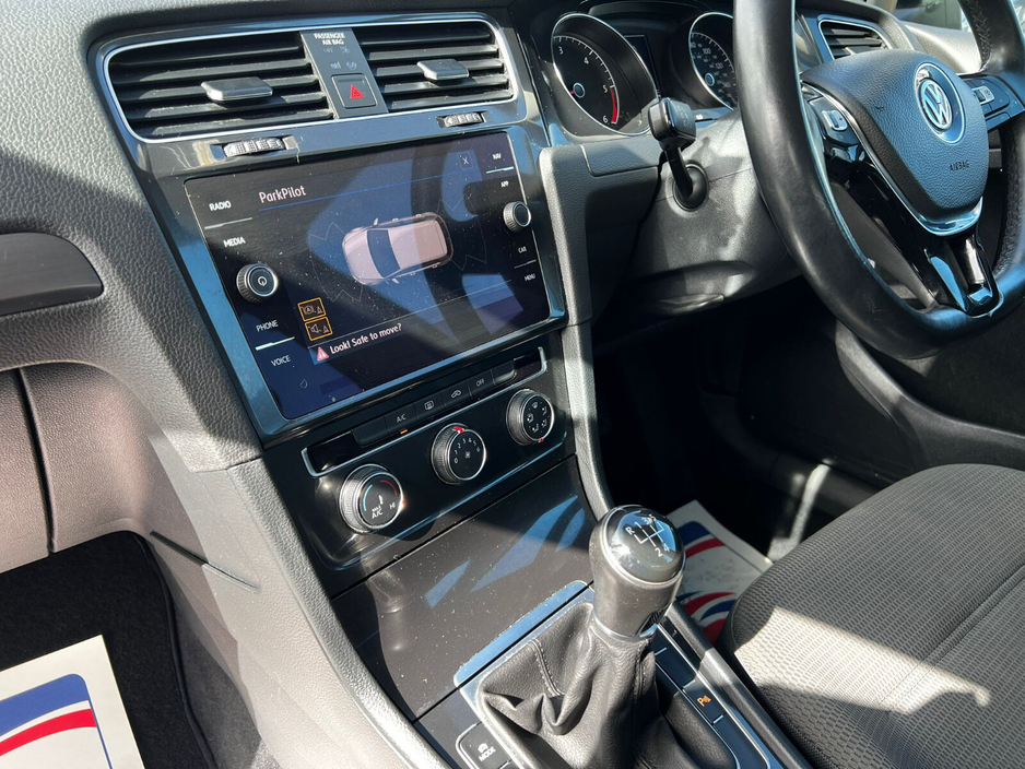 2018 Volkswagen Golf - image 8