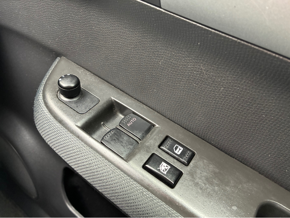 2007 Suzuki Swift - image 11