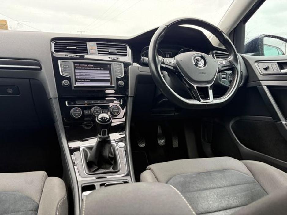 2016 Volkswagen Golf - image 10