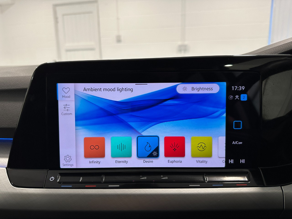 2021 Volkswagen Golf - image 33