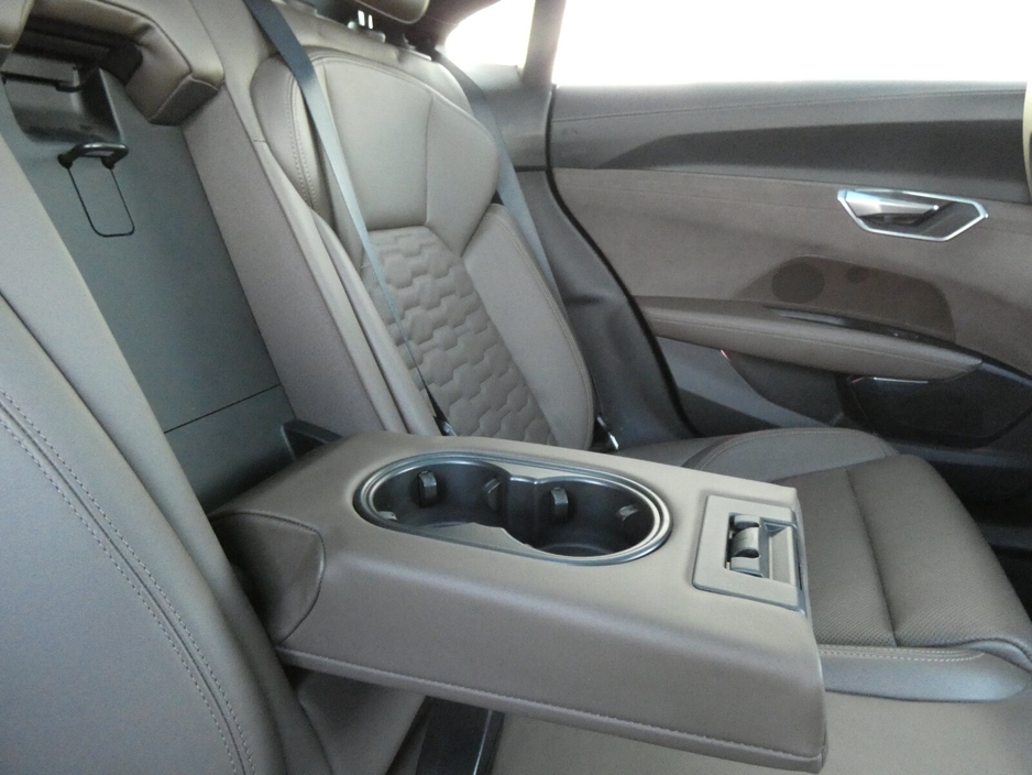 2022 Audi e-tron - image 21