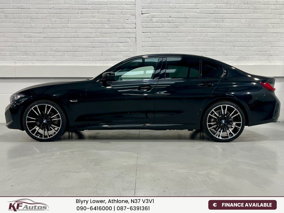 2023 BMW 3 Series - image 4