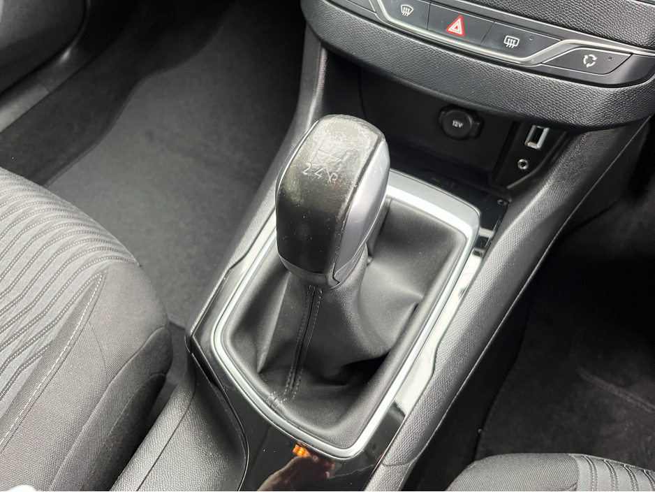 2017 Peugeot 308 - image 15