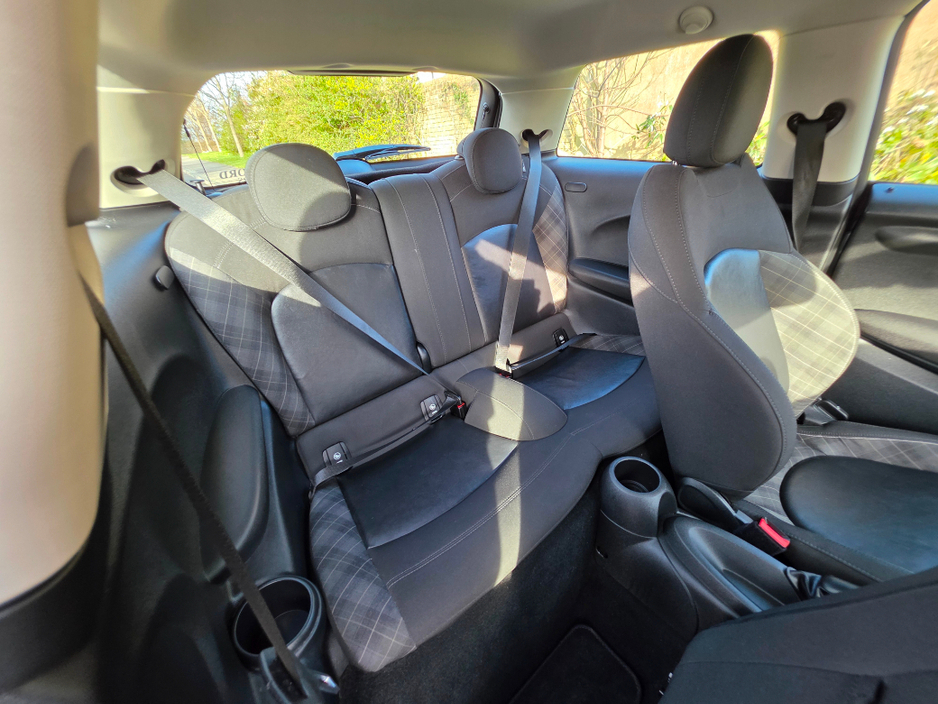 2018 MINI Cooper - image 11