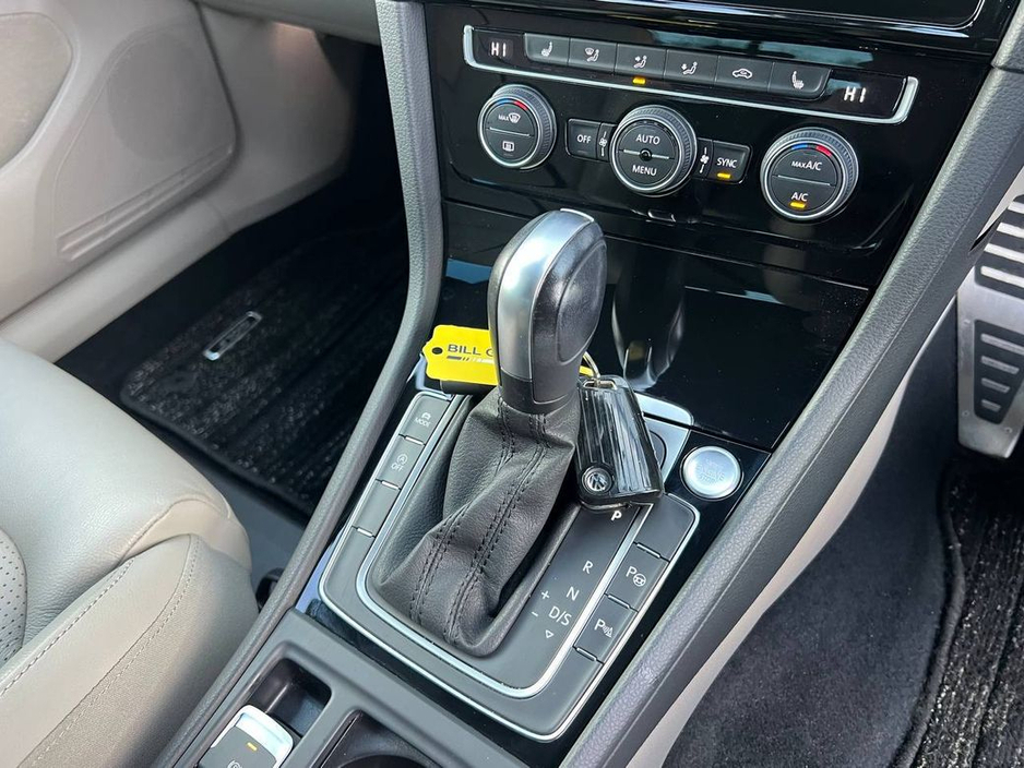 2020 Volkswagen Golf - image 11