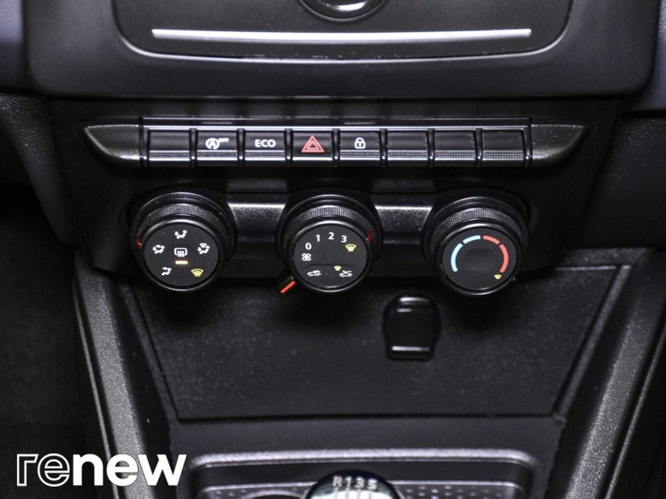 2021 Dacia Duster - image 21