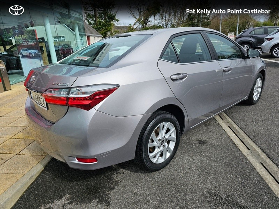 2018 Toyota Corolla - image 2