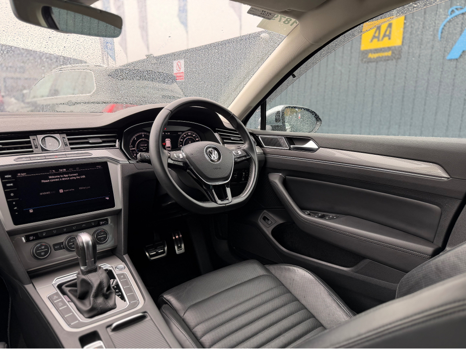 2020 Volkswagen Passat - image 37