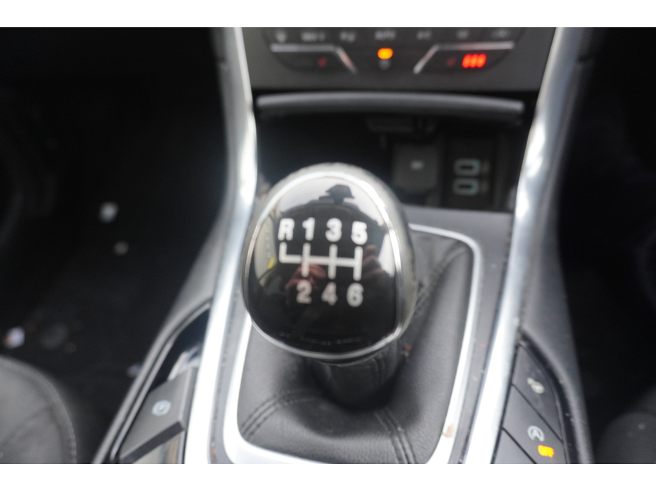 2018 Ford Galaxy - image 18