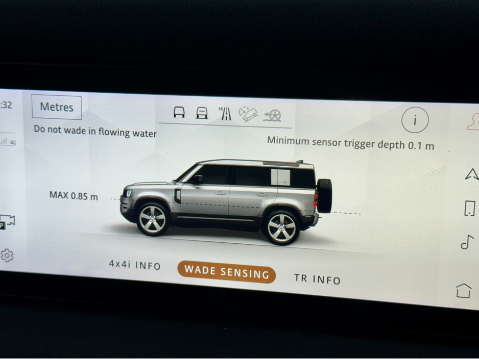 2022 Land Rover Defender ++LOW KM++ 3 SEATS / PLUS VAT €53,000