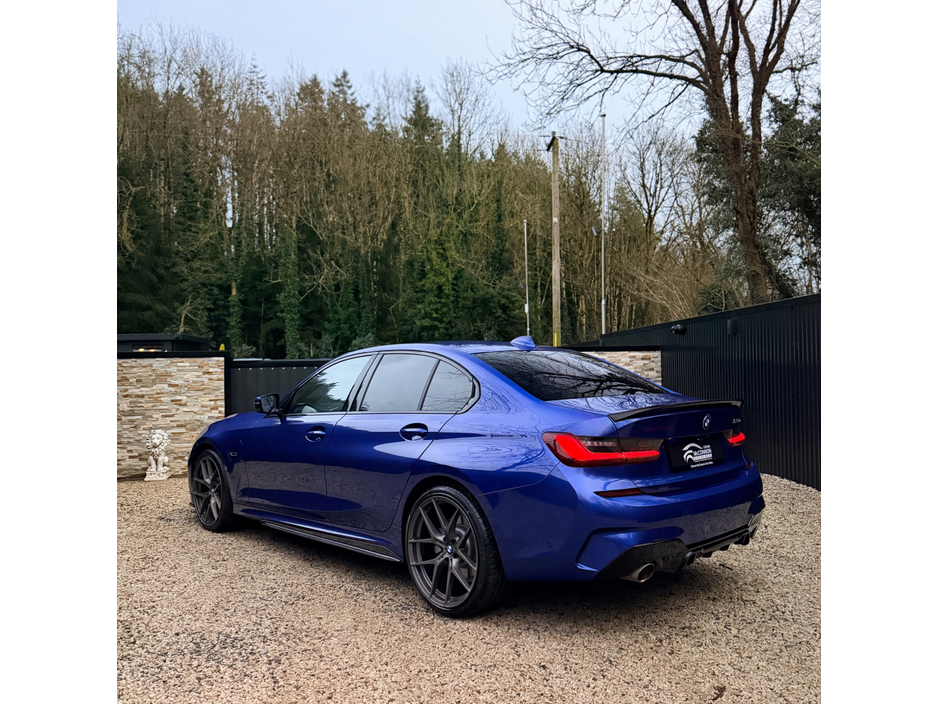 2021 BMW 3 Series - image 12