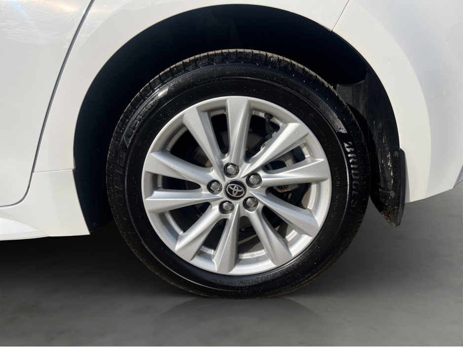 2025 Toyota Corolla - image 9