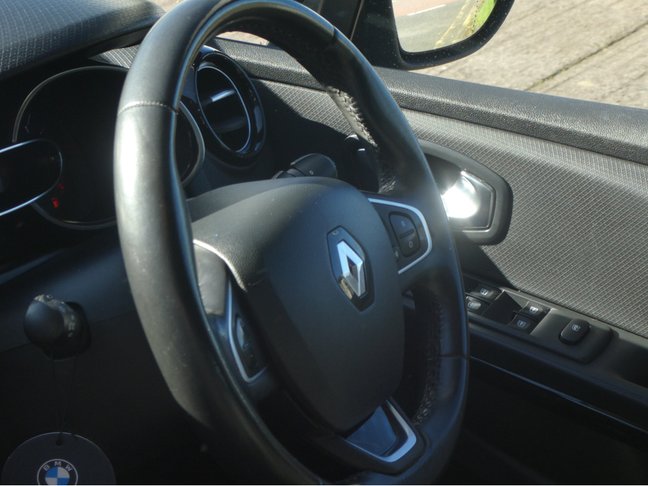 2016 Renault Clio - image 6