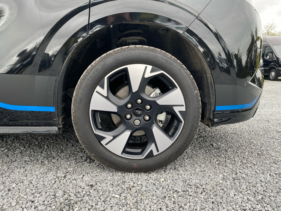 2026 Ford Transit Custom - image 21