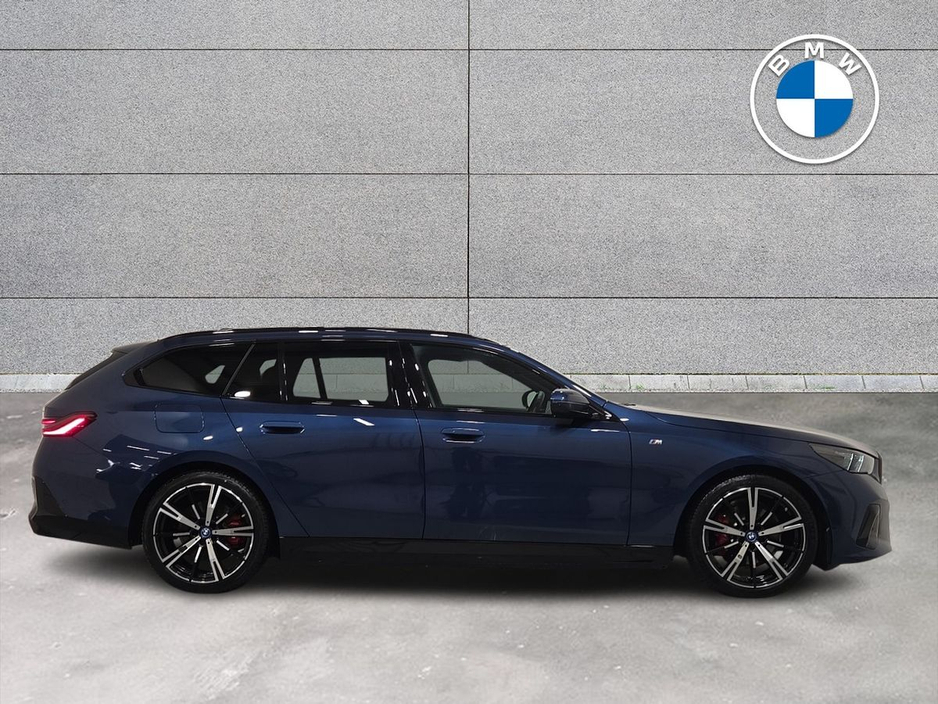 2025 BMW 5 Series - image 25