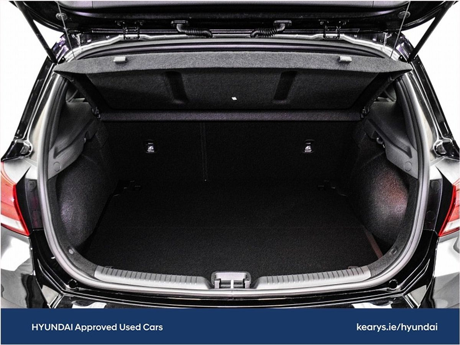 2023 Hyundai i30 - image 9