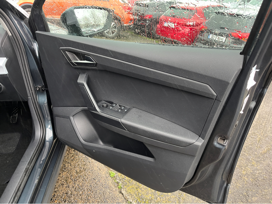 2023 SEAT Arona - image 11