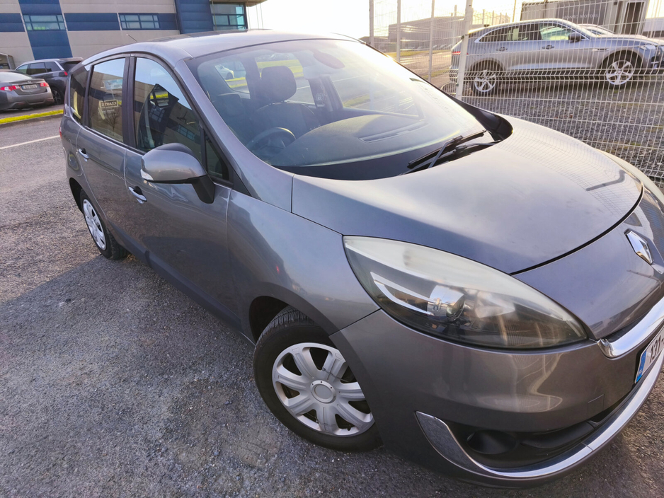 2013 Renault Grand Scenic - image 3
