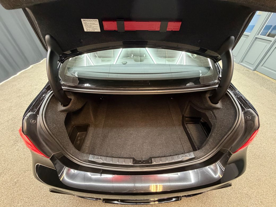 2016 BMW 3 Series - image 32