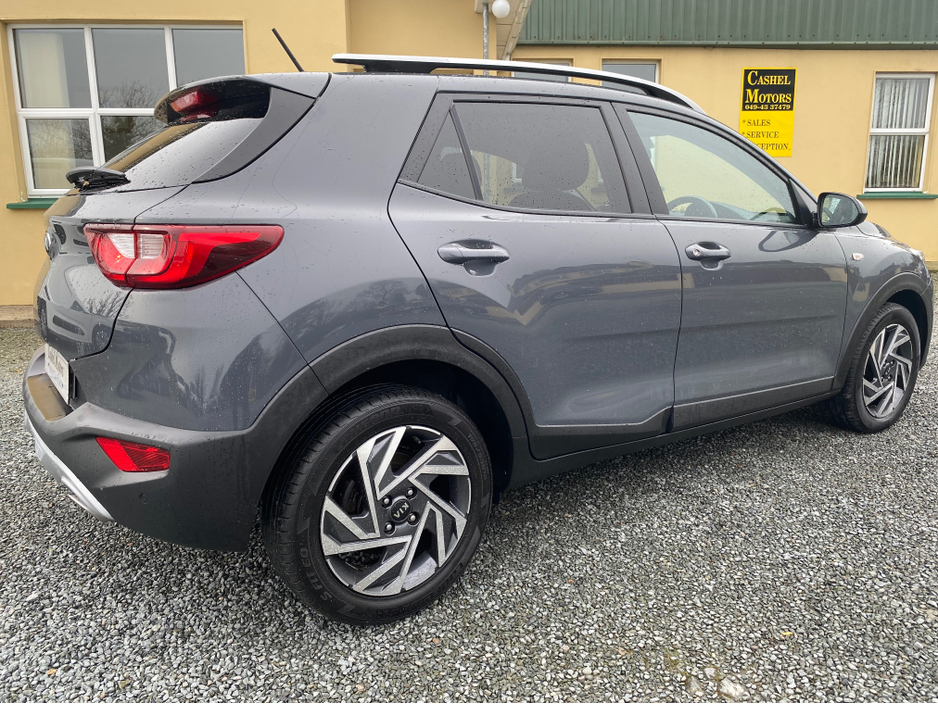 2021 Kia Stonic - image 3