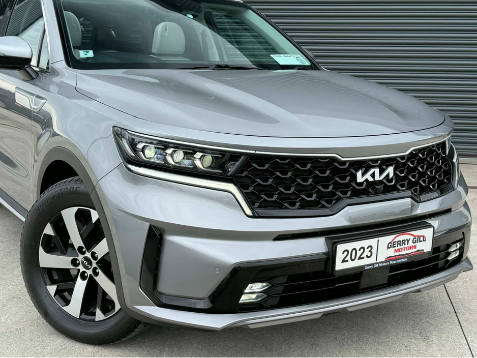 2023 Kia Sorento - image 2