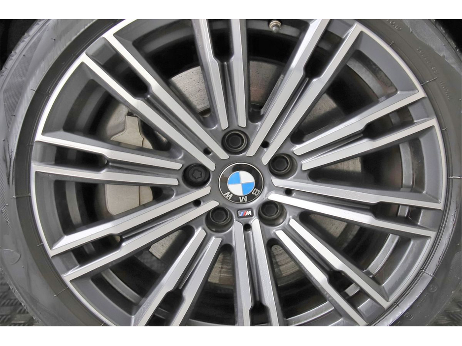 2021 BMW 3 Series - image 29