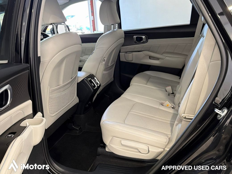 2023 Kia Sorento - image 13
