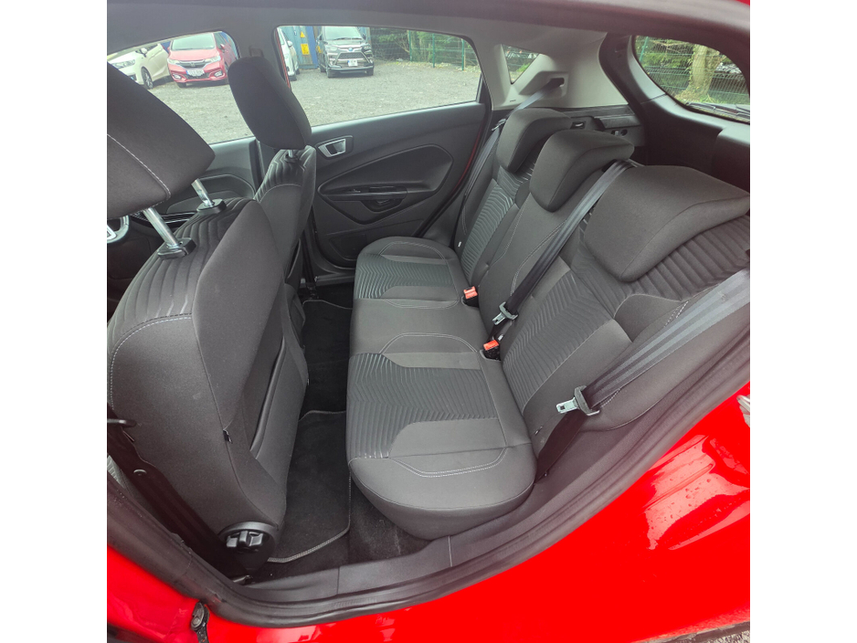 2015 Ford Fiesta - image 18