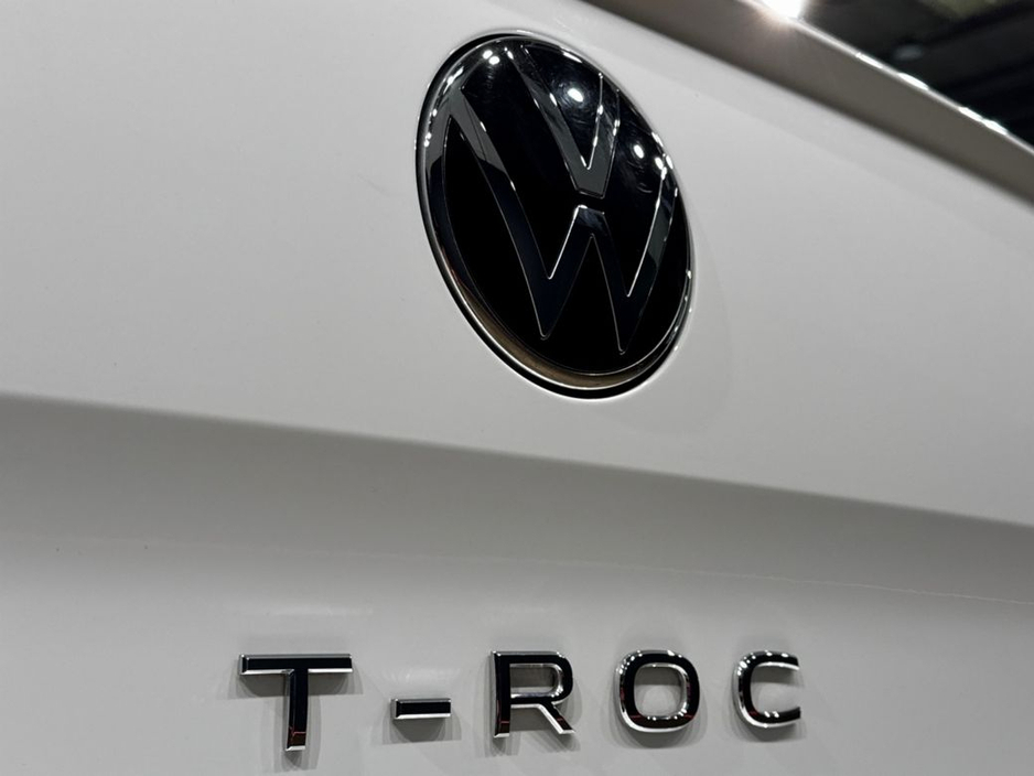 2023 Volkswagen T-Roc - image 11