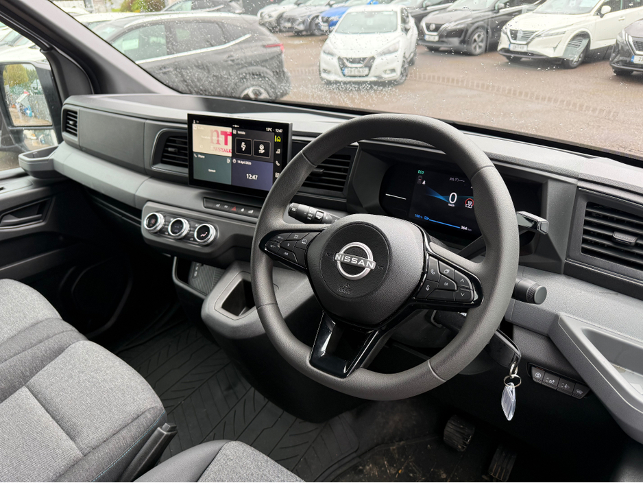 2026 Nissan Interstar - image 11