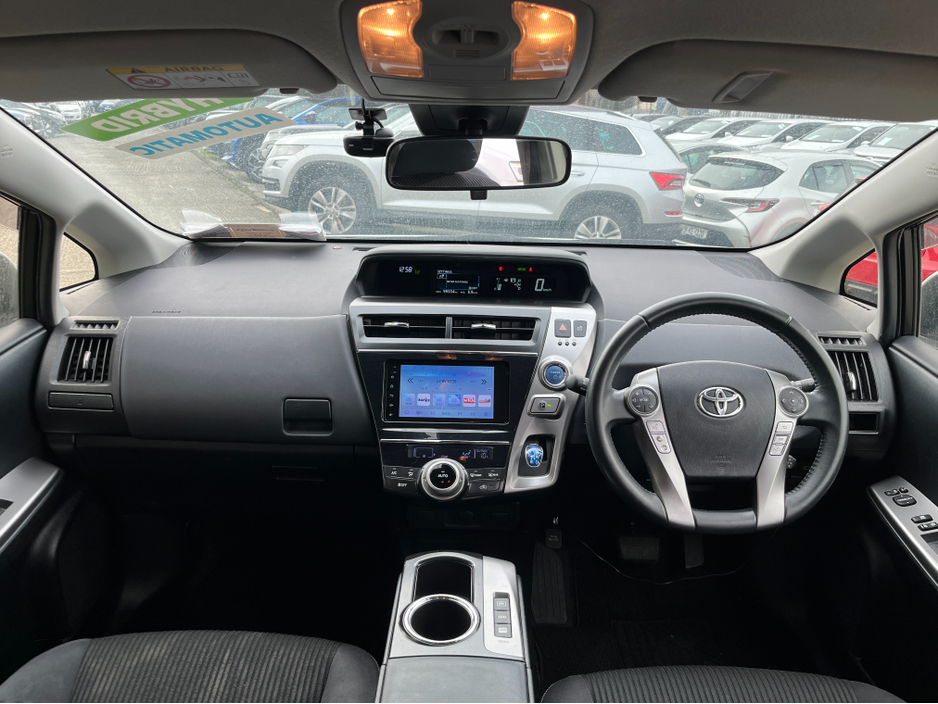 2018 Toyota Prius+ - image 15
