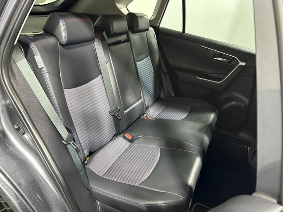 2021 Toyota Rav4 - image 11
