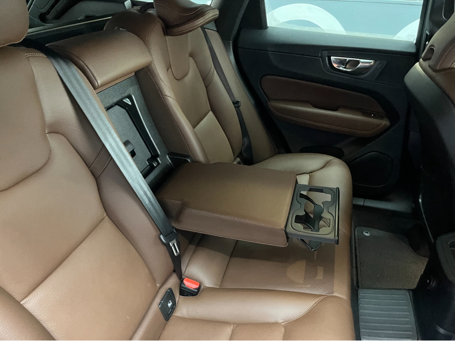 2022 Volvo XC60 €42950 2022 VOLVO XC60 RECHARGE PLUS T6 AWD PLUG-IN 2.0 AUTOMATIC / CRUISE CONTROL / 360° PARKING CAMERA / ELECTRIC MEMORY & HEATED SEATS / APPLE CARPLAY AND MORE €42,950