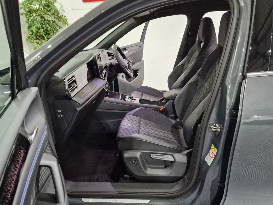 2025 Volkswagen Tiguan 1.5TSi PHEV R-LINE AUTOMATIC **ONE OWNER / NEW MODEL / APPLE CARPLAY / ADAPTIVE CRUISE CONTROL / BLIND SPOT ASSIST / HEATED & MASSAGE FRONT SEATS / HEATED STEERING WHEEL / WIRELESS PHONE CHARGING** €50,900