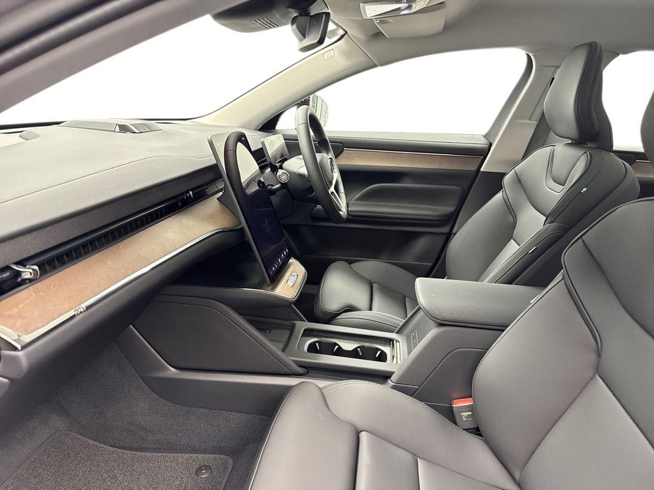 2026 Volvo ES90 - image 2
