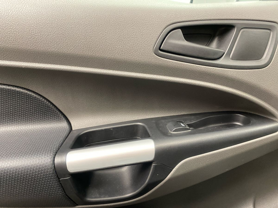 2023 Ford Transit Connect - image 11