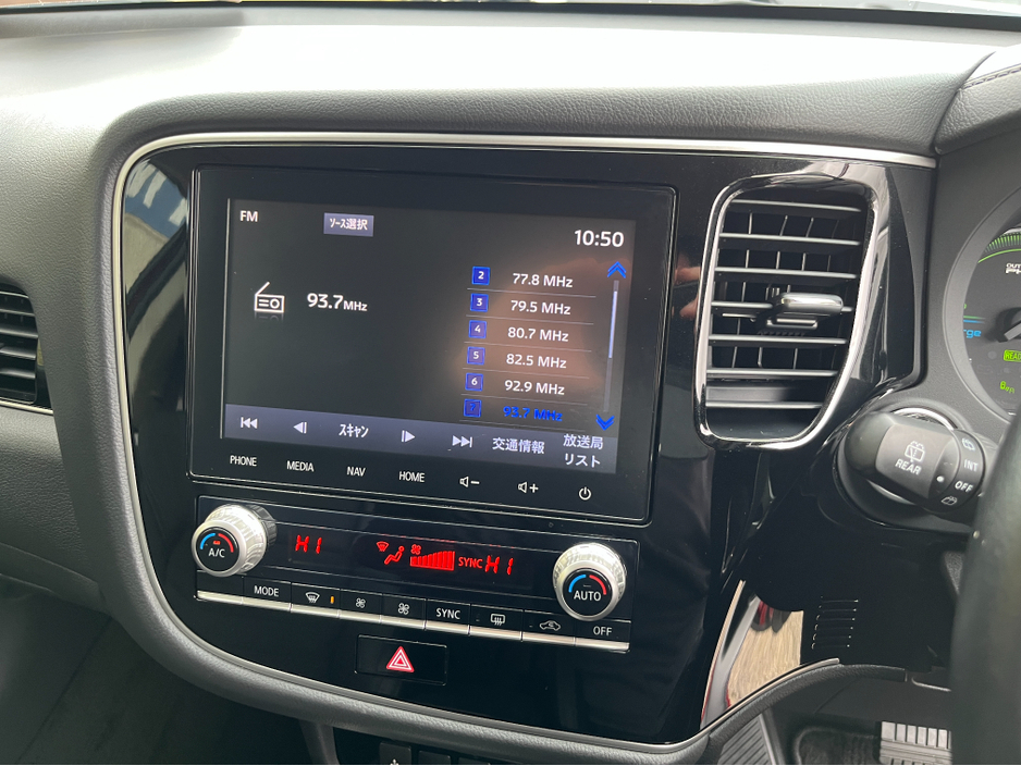 2020 Mitsubishi Outlander - image 20