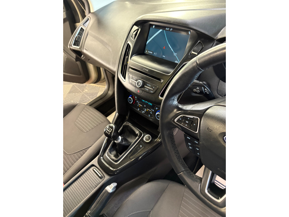 2018 Ford Focus - image 10