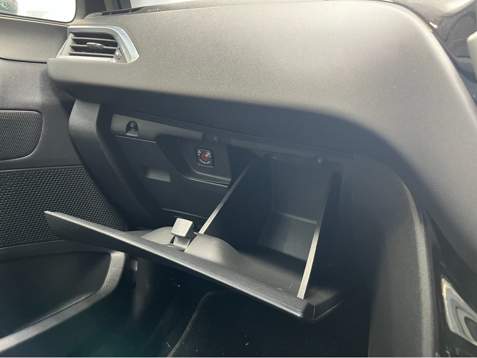 2015 Peugeot 208 - image 12