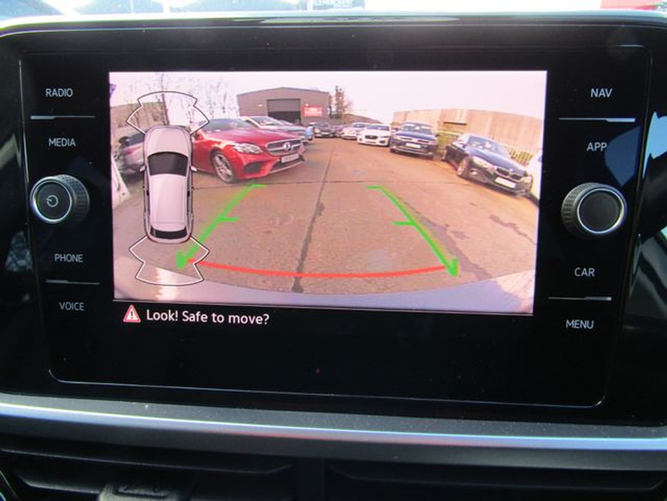 2022 Volkswagen T-Roc - image 30