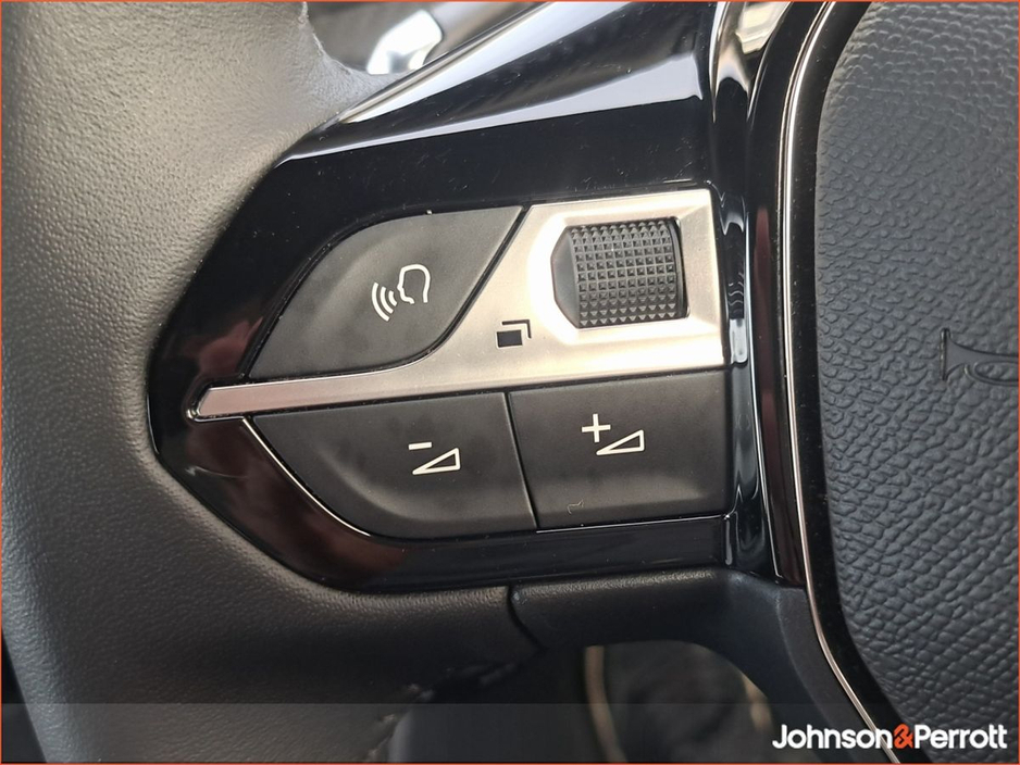 2025 Peugeot 2008 HYBRID 145BHP e-DCS6 Allure €33,900