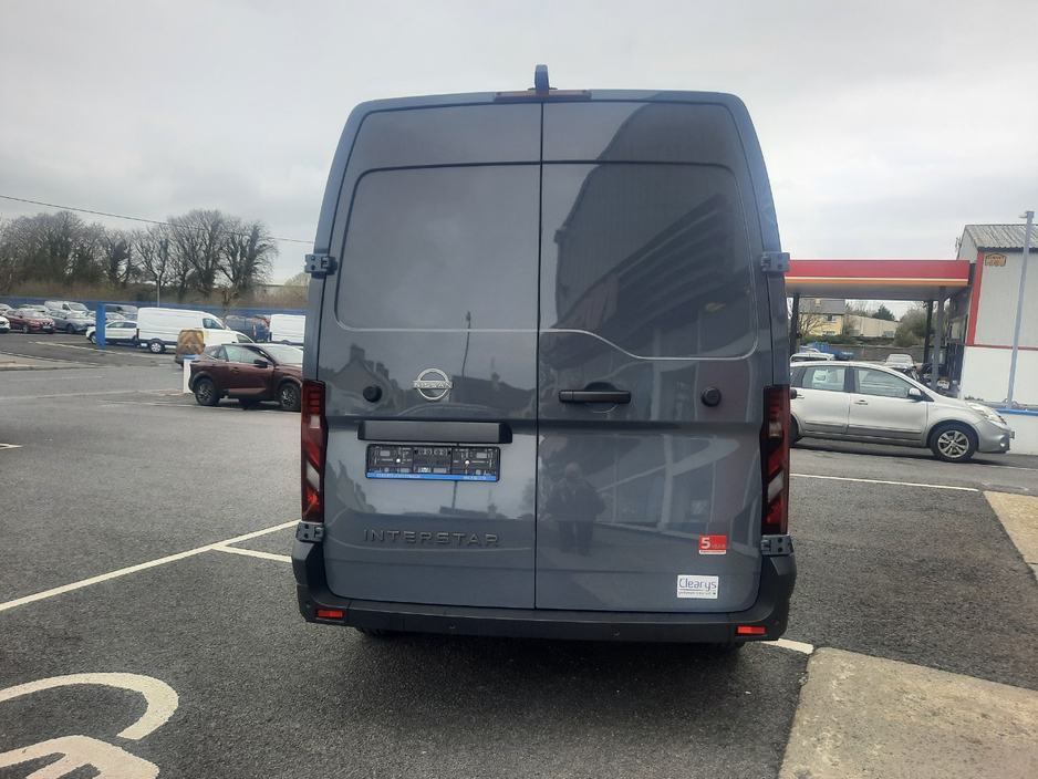 2026 Nissan Interstar - image 9