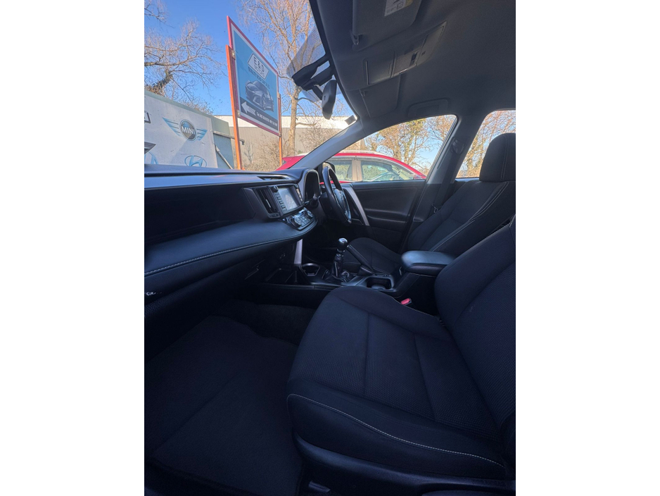 2016 Toyota Rav4 - image 14