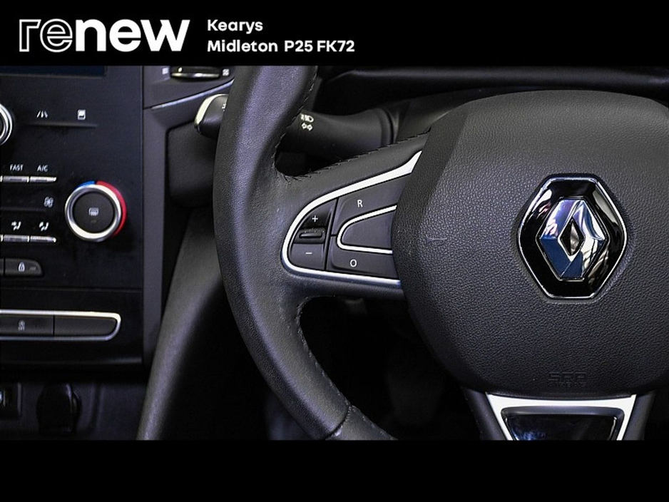 2020 Renault Megane - image 17