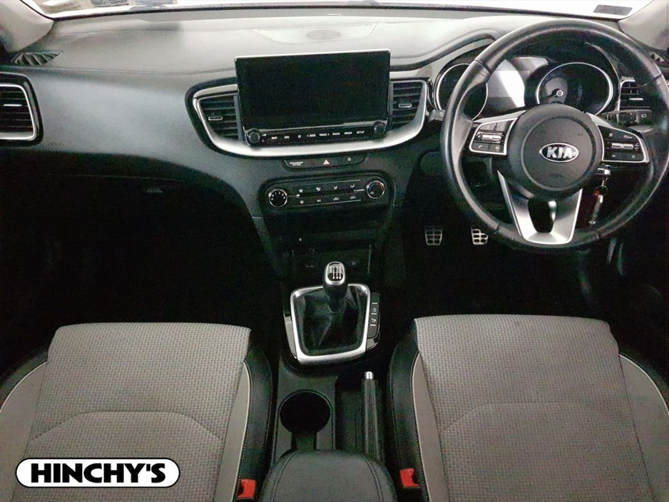 2020 Kia XCeed - image 2