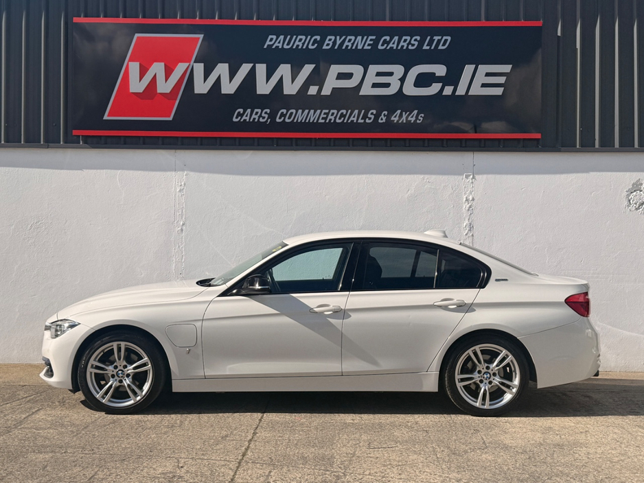 2016 BMW 3 Series - image 6