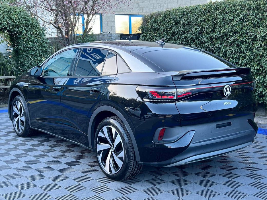 2023 Volkswagen ID.5 - image 6